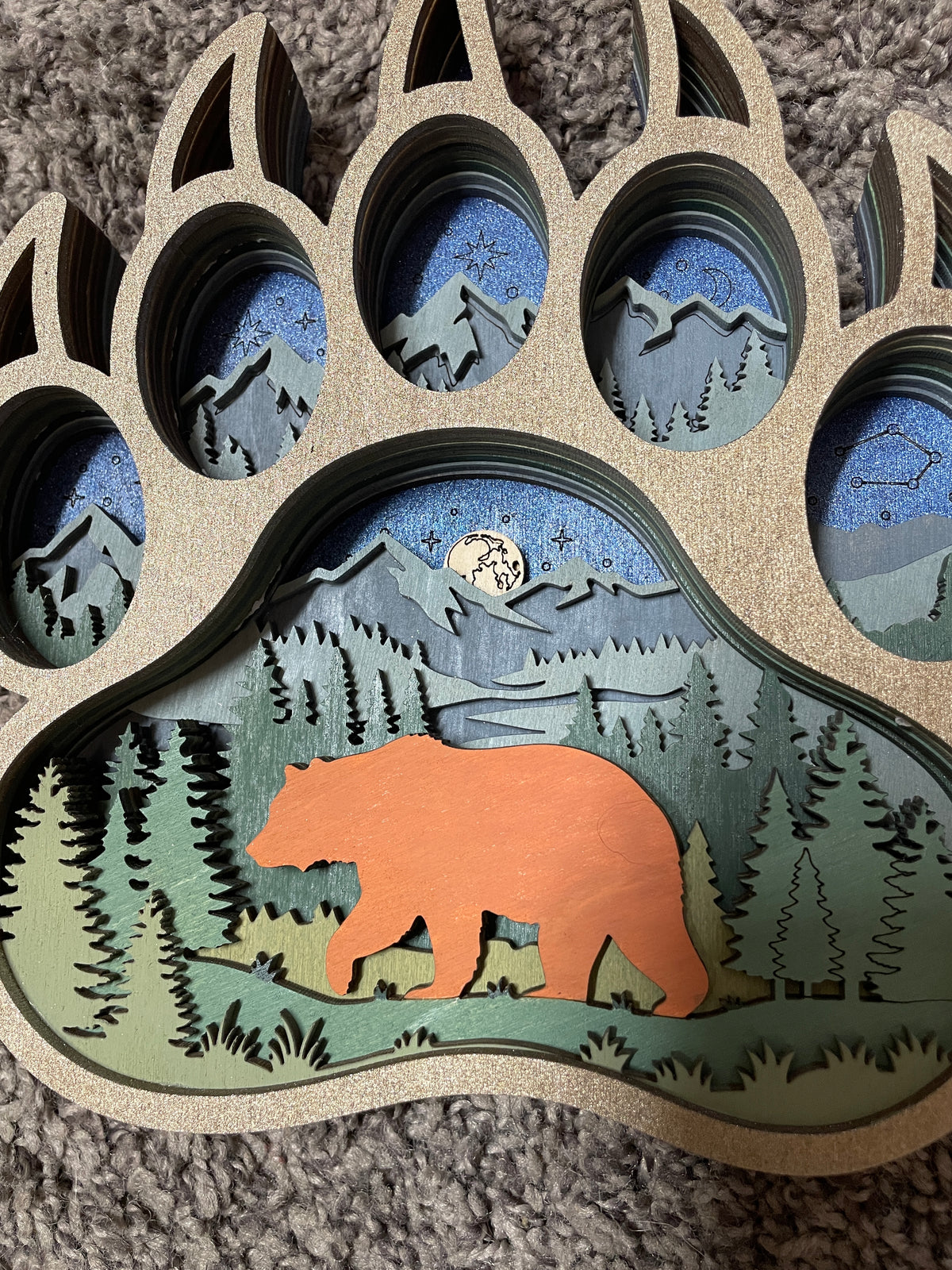 Bear paw with scenic inside